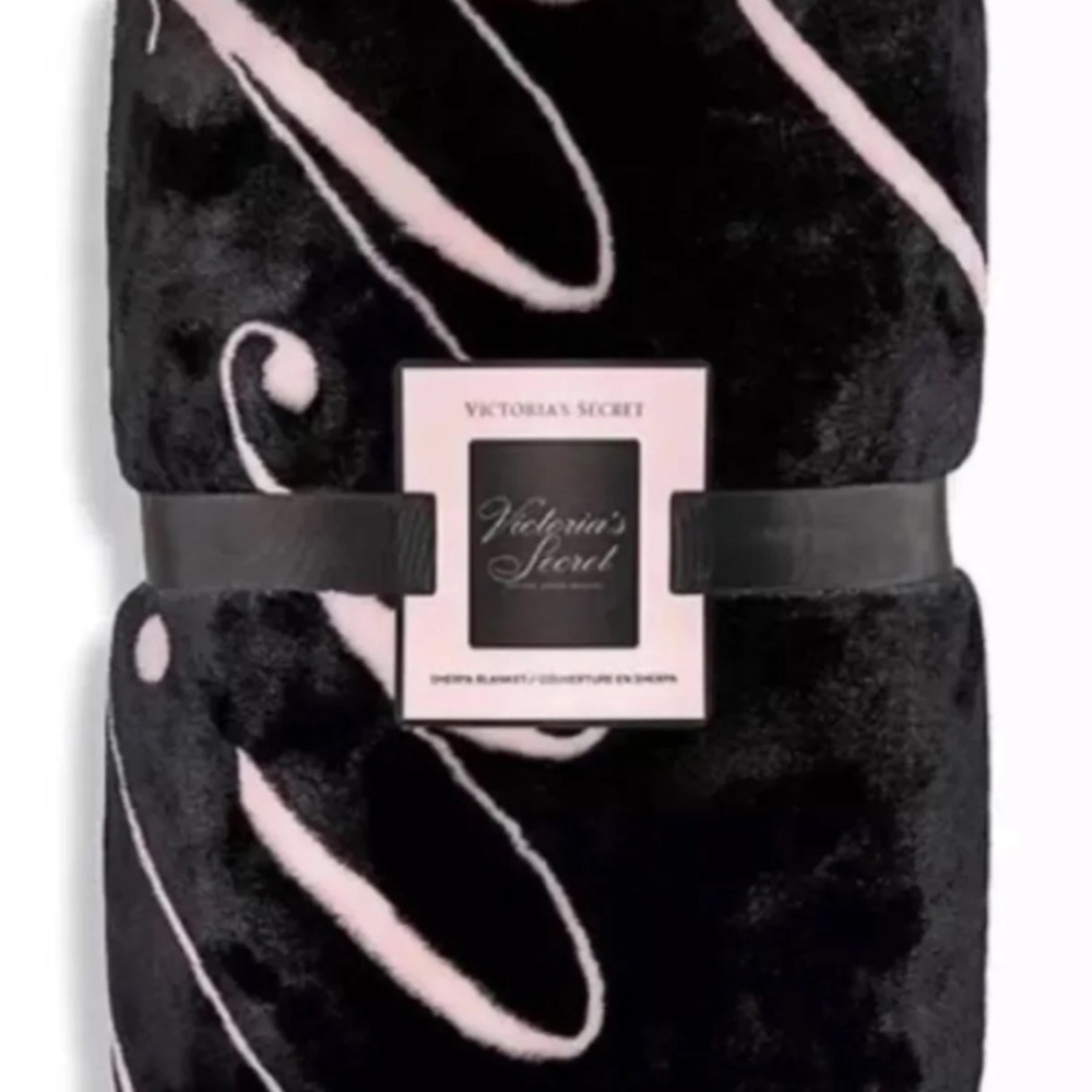 COPY - Brand new Victoria’s Secret blanket